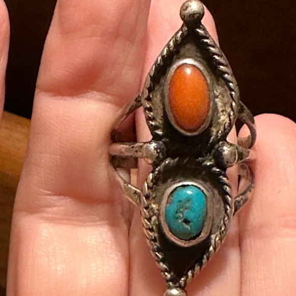 Navajo Vintage Sterling and Turquoise and Coral Ring 10 - Picture 5 of 8